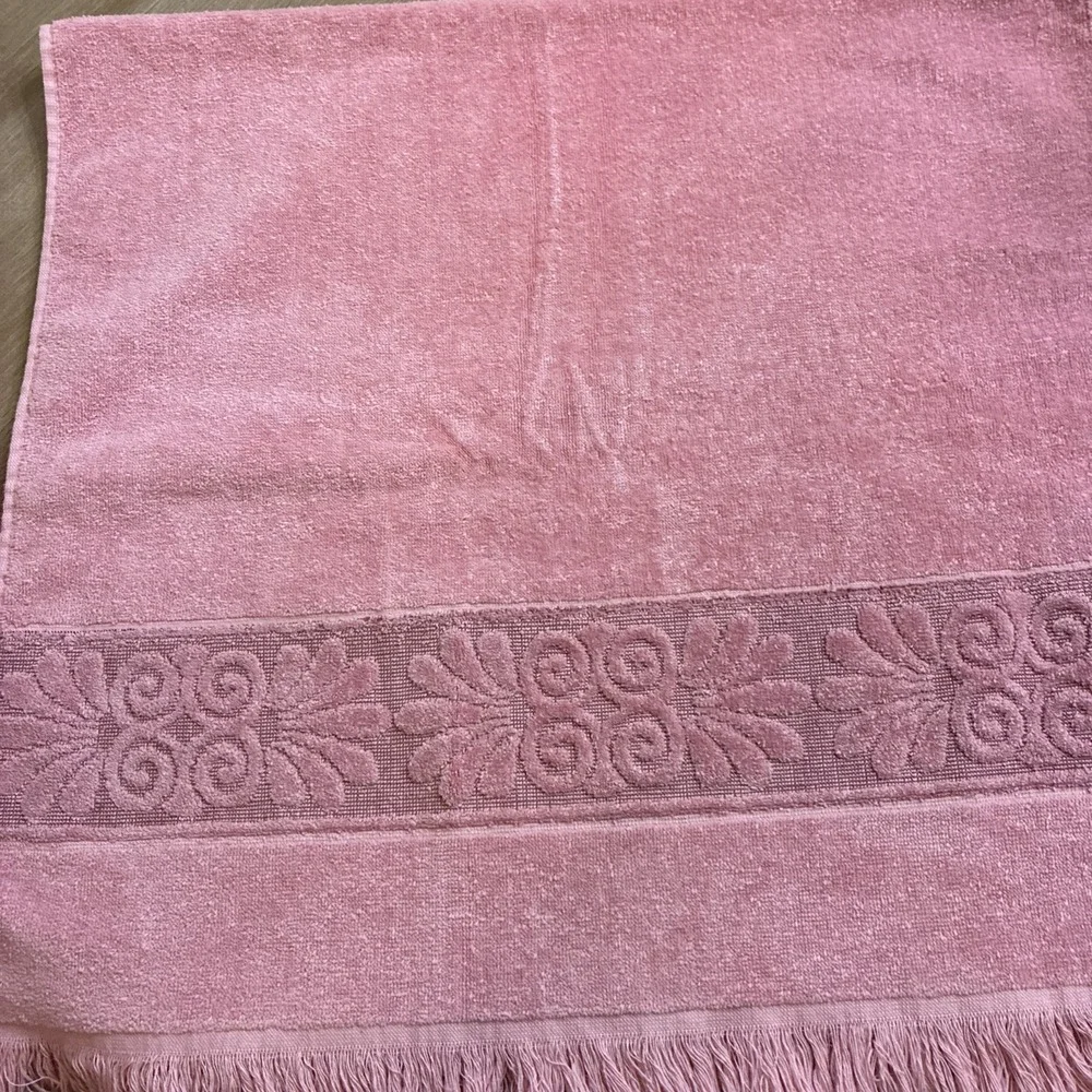 One VTG Cannon Monticello Pink Towel Bath Sized Fringed 44